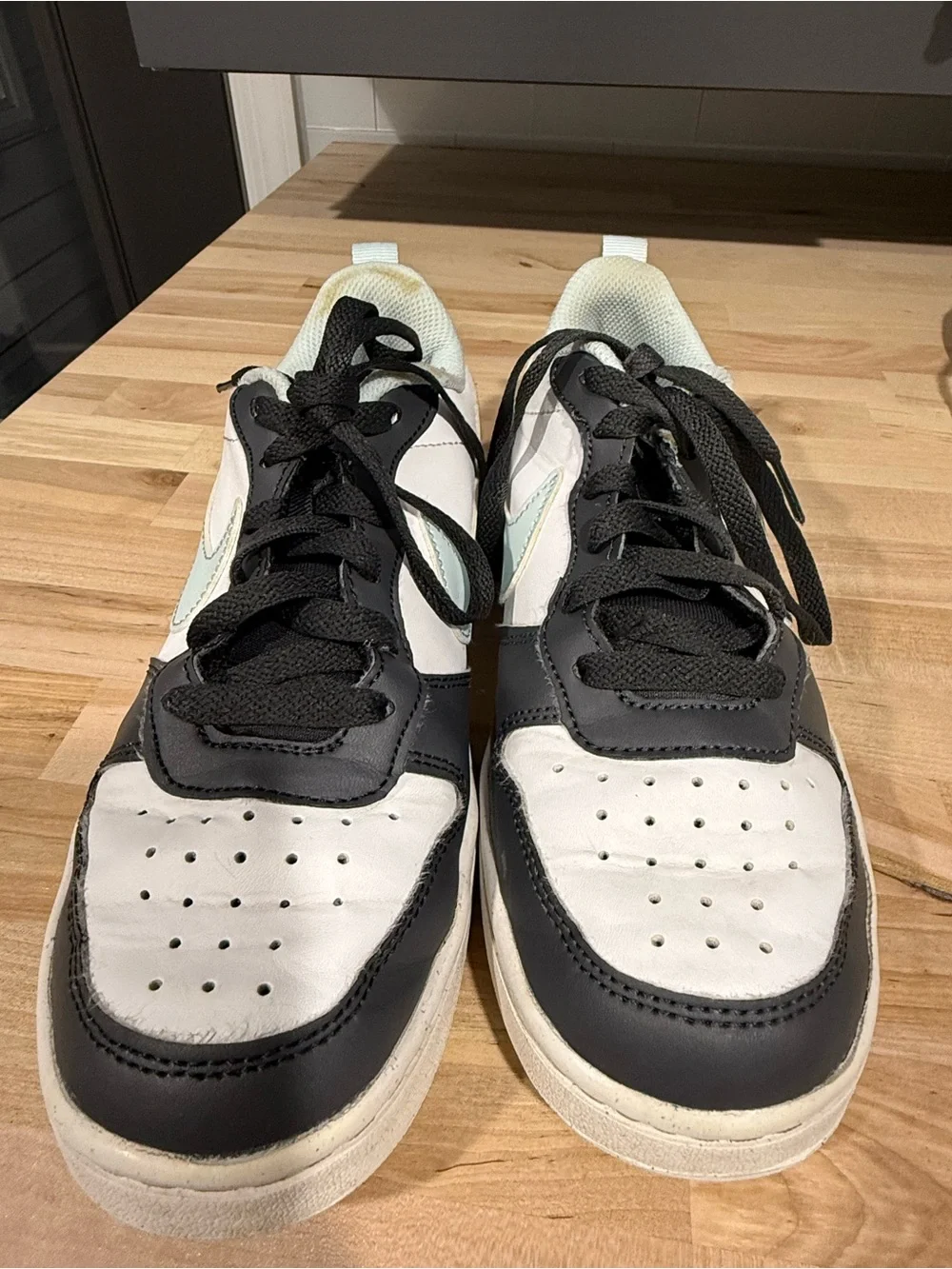 Nike court borough sneaker